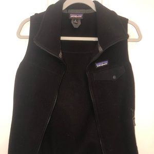 black patagonia vest